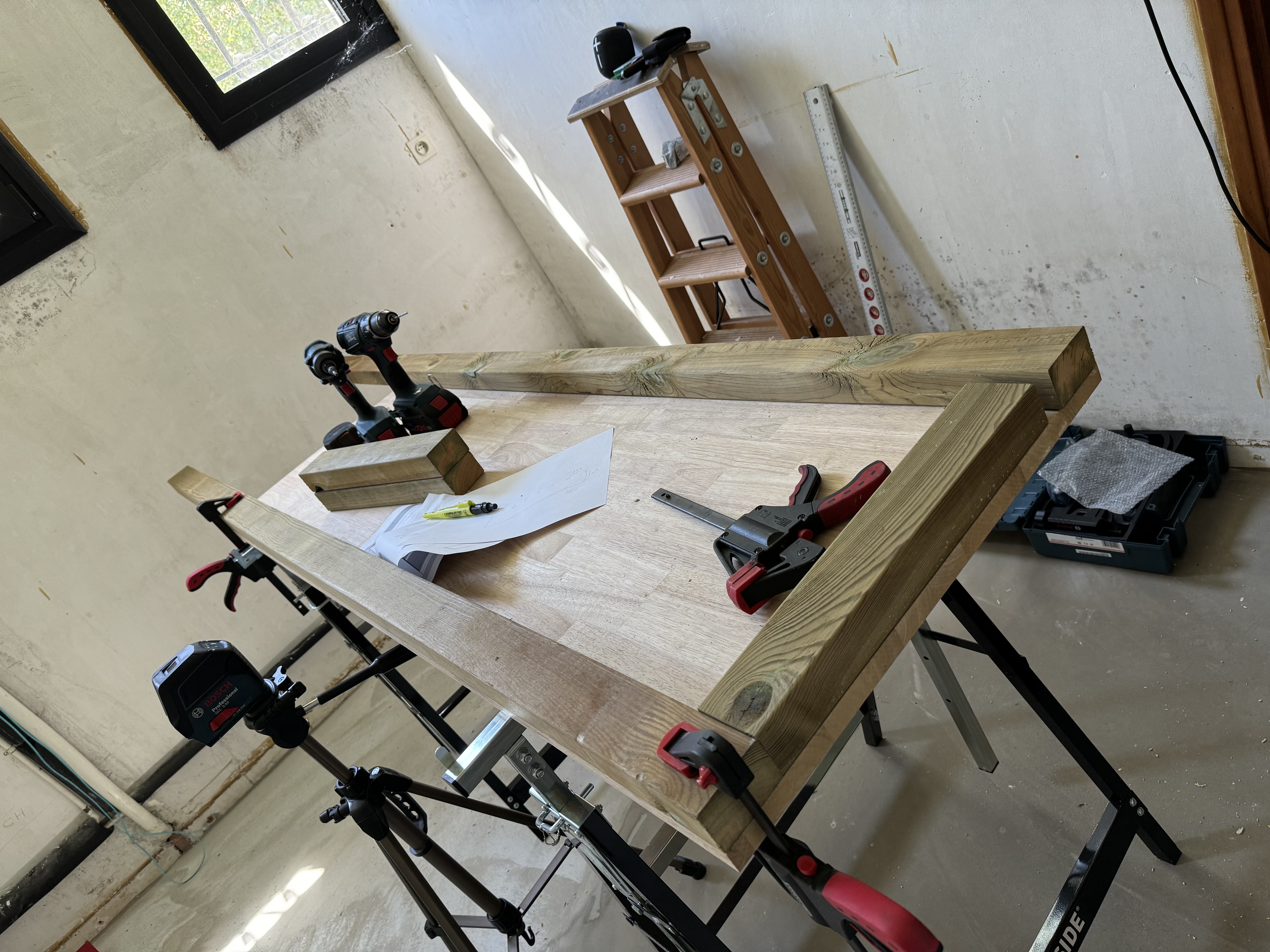 Assemblage des montants de la colonne