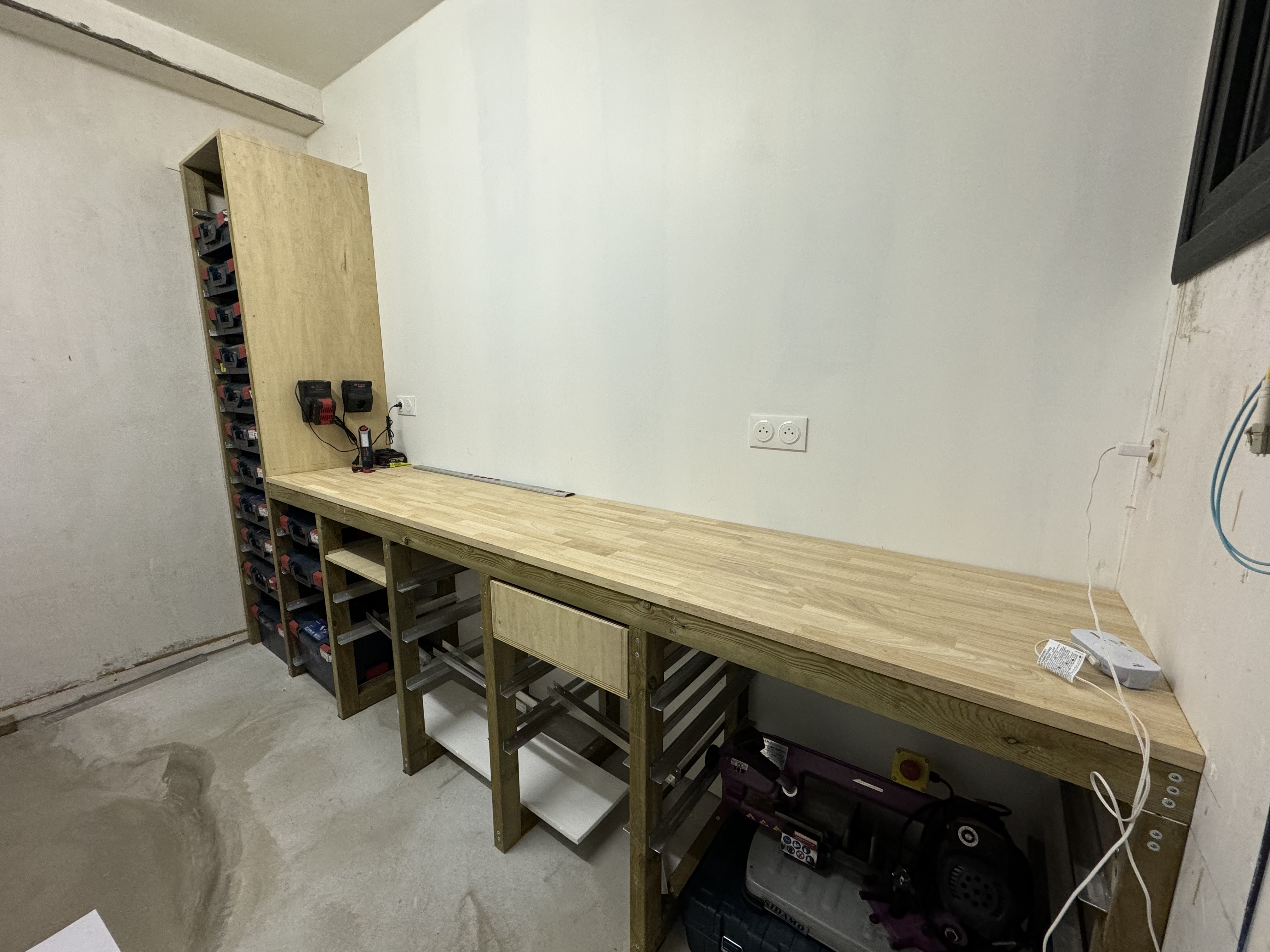 Rails de tiroirs fixés