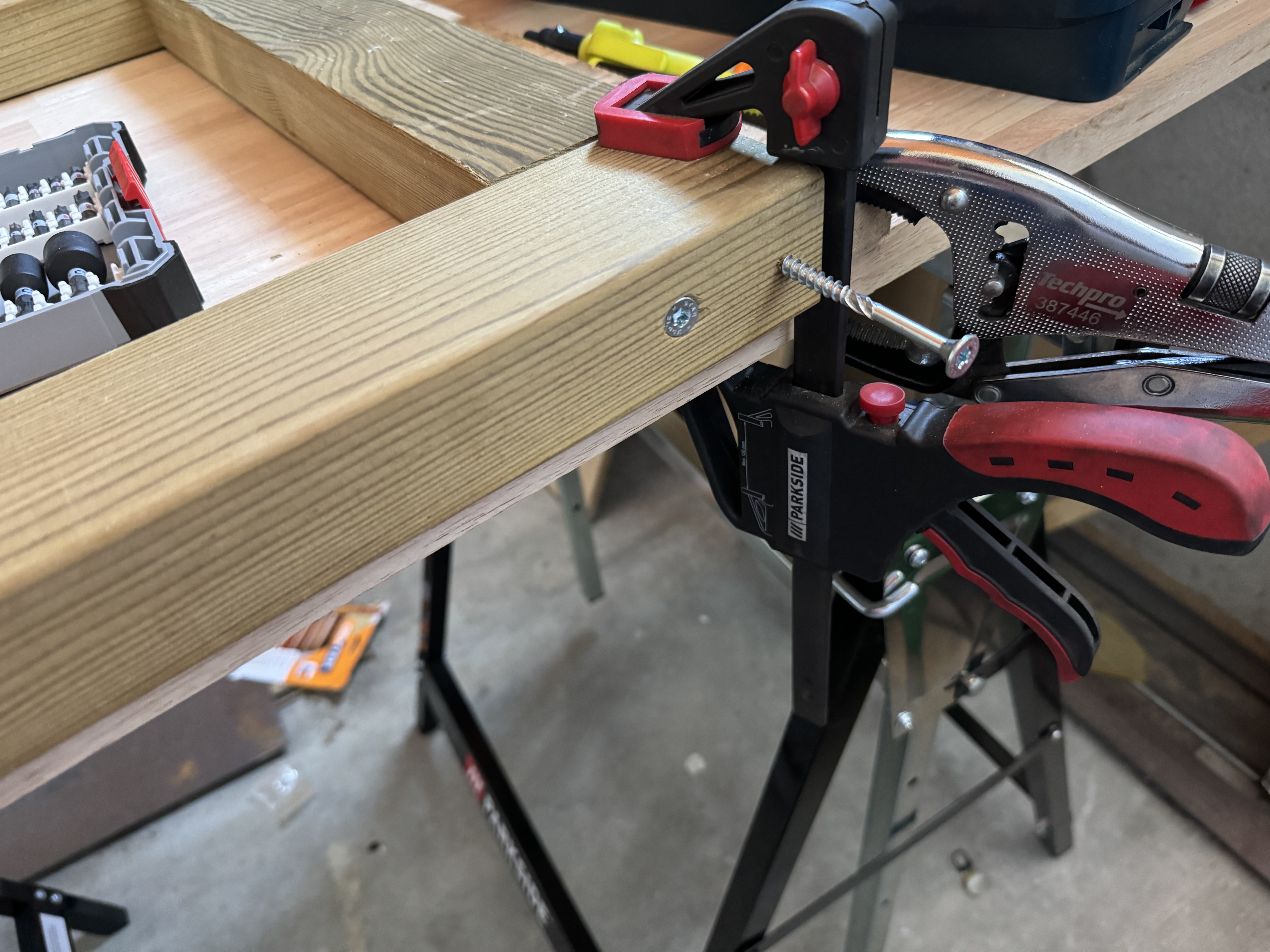 Assemblage des pieds de l’établi