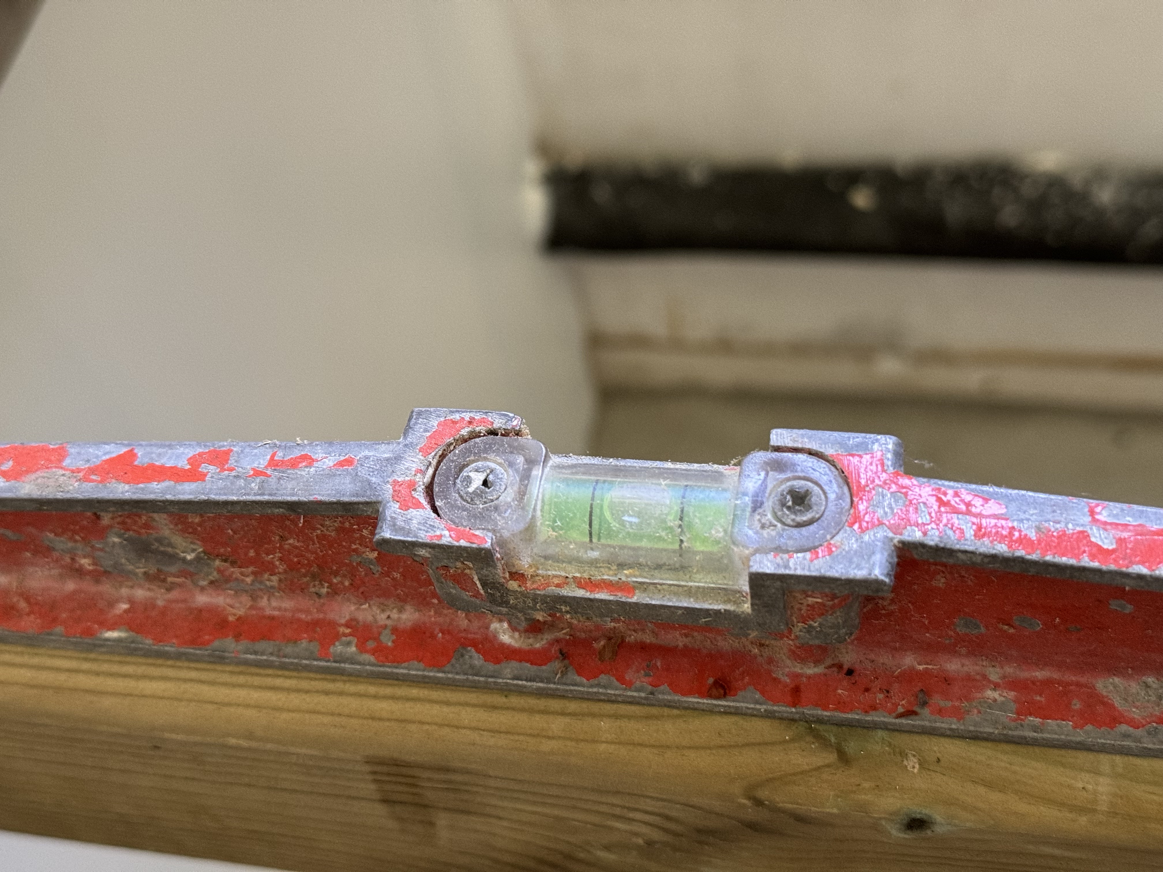 Niveau de la structure pour le plan de travail sur la largeur