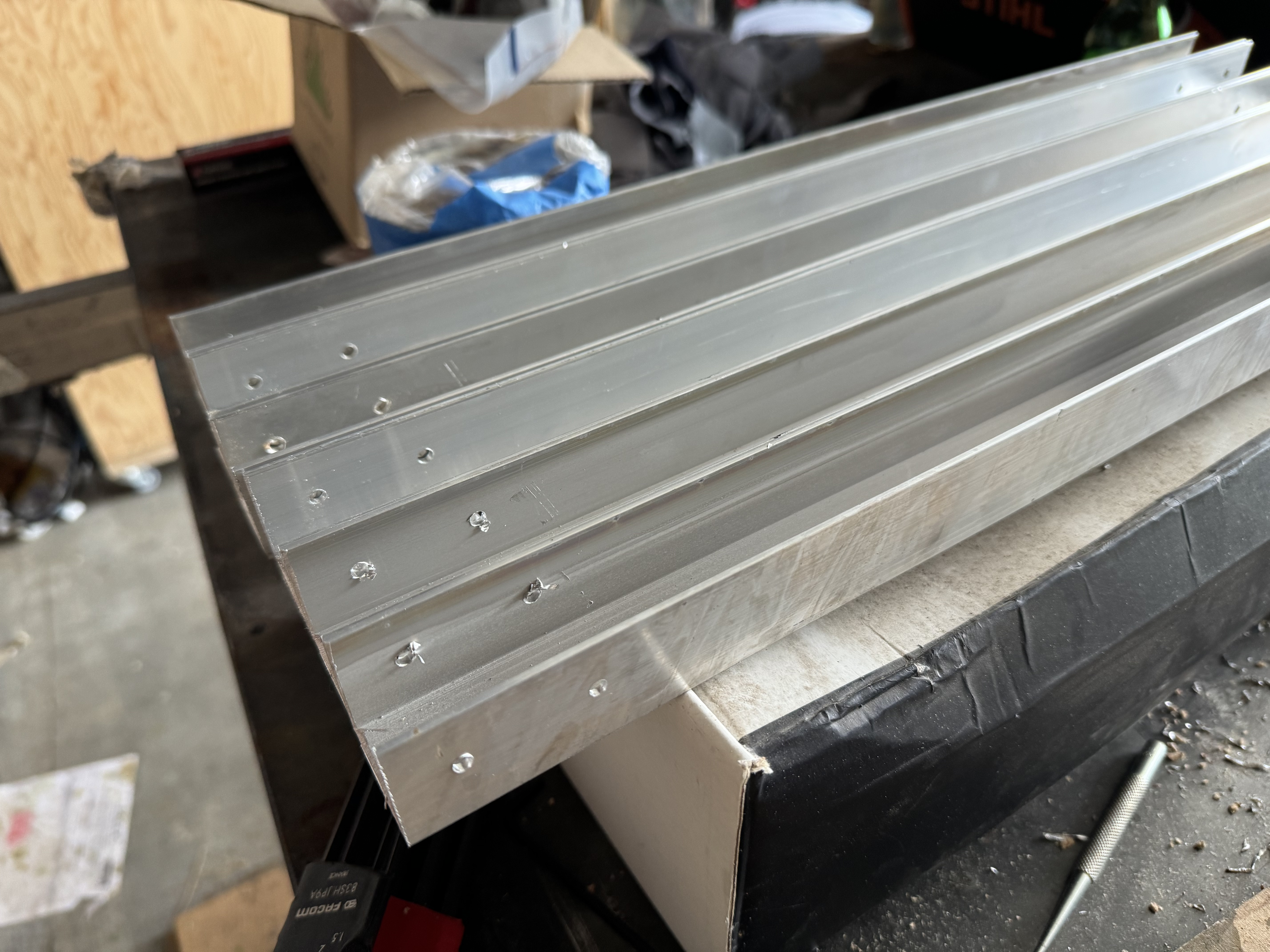 Préparation des rails de tiroirs