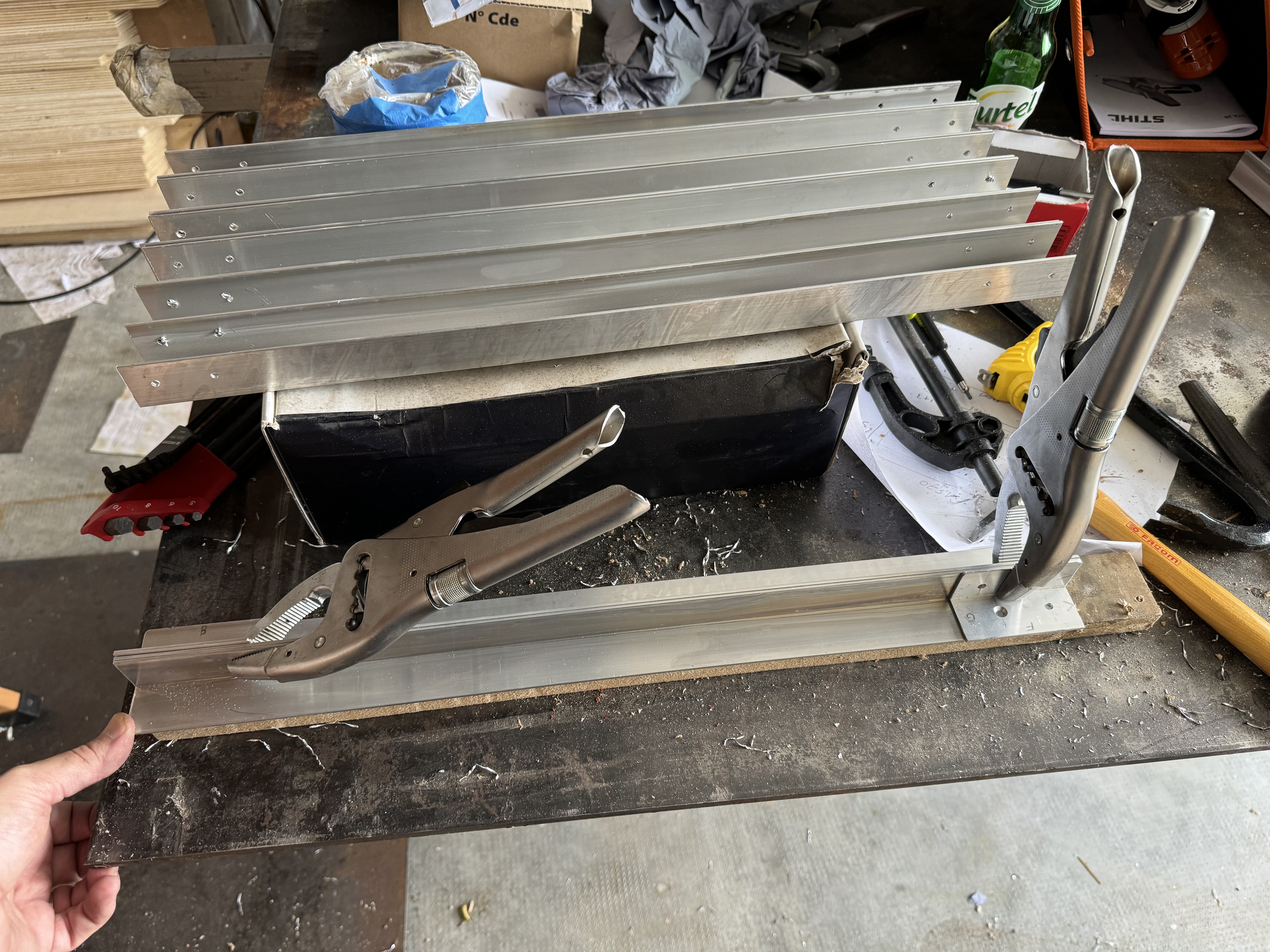 Préparation des rails de tiroirs