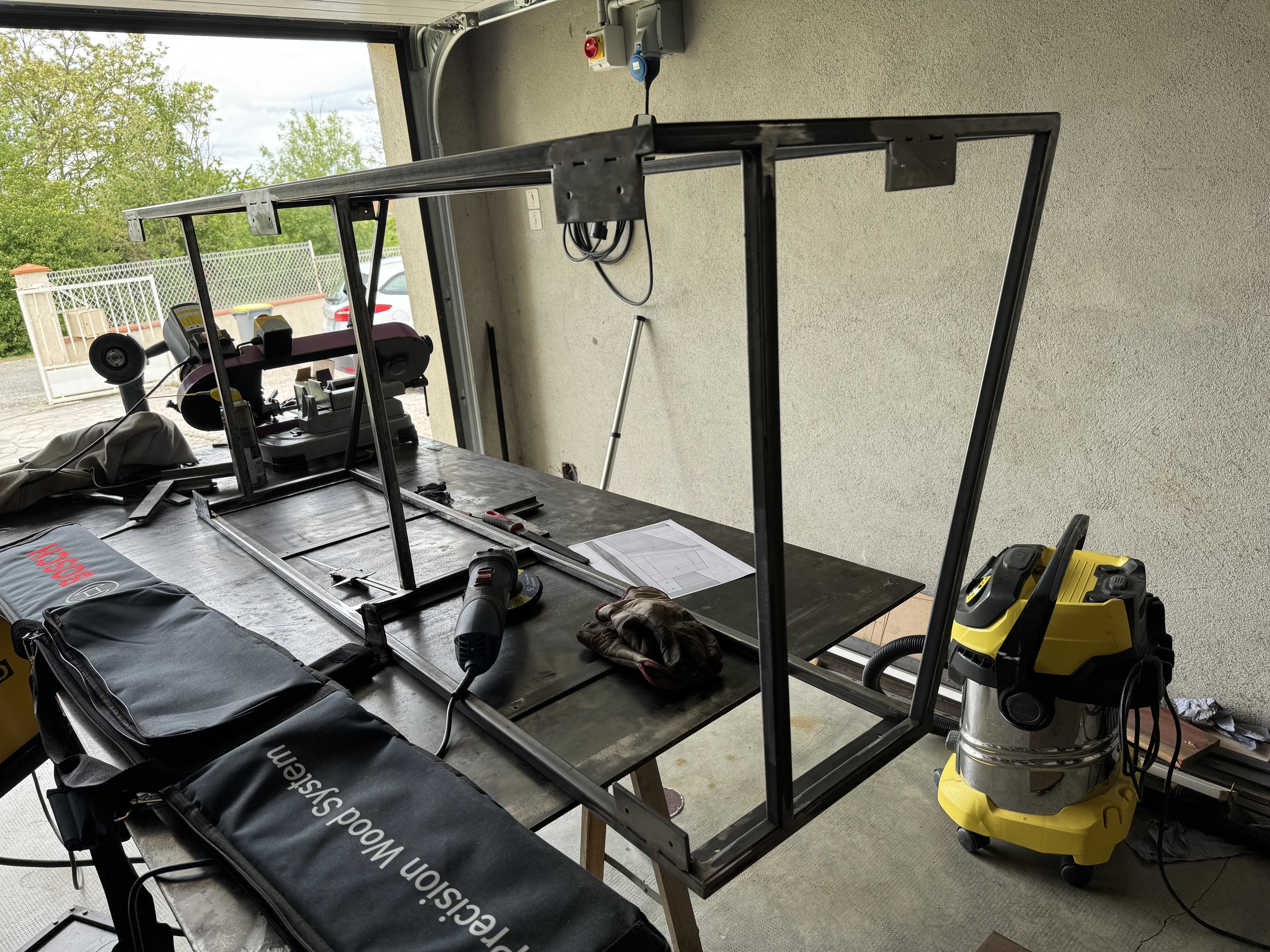 Assemblage des platines de fixation mural