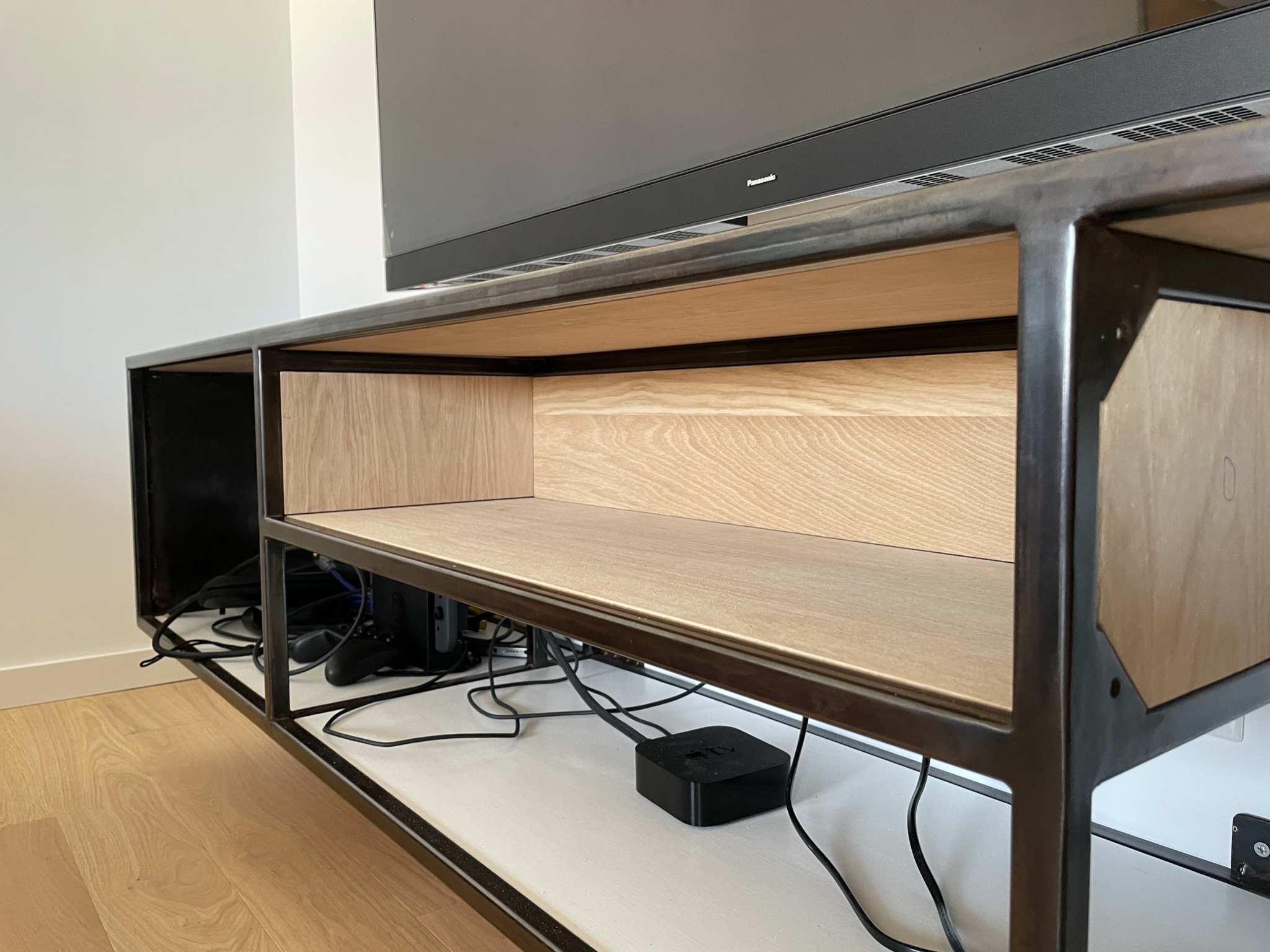 Photo montrant la niche avec les planches.