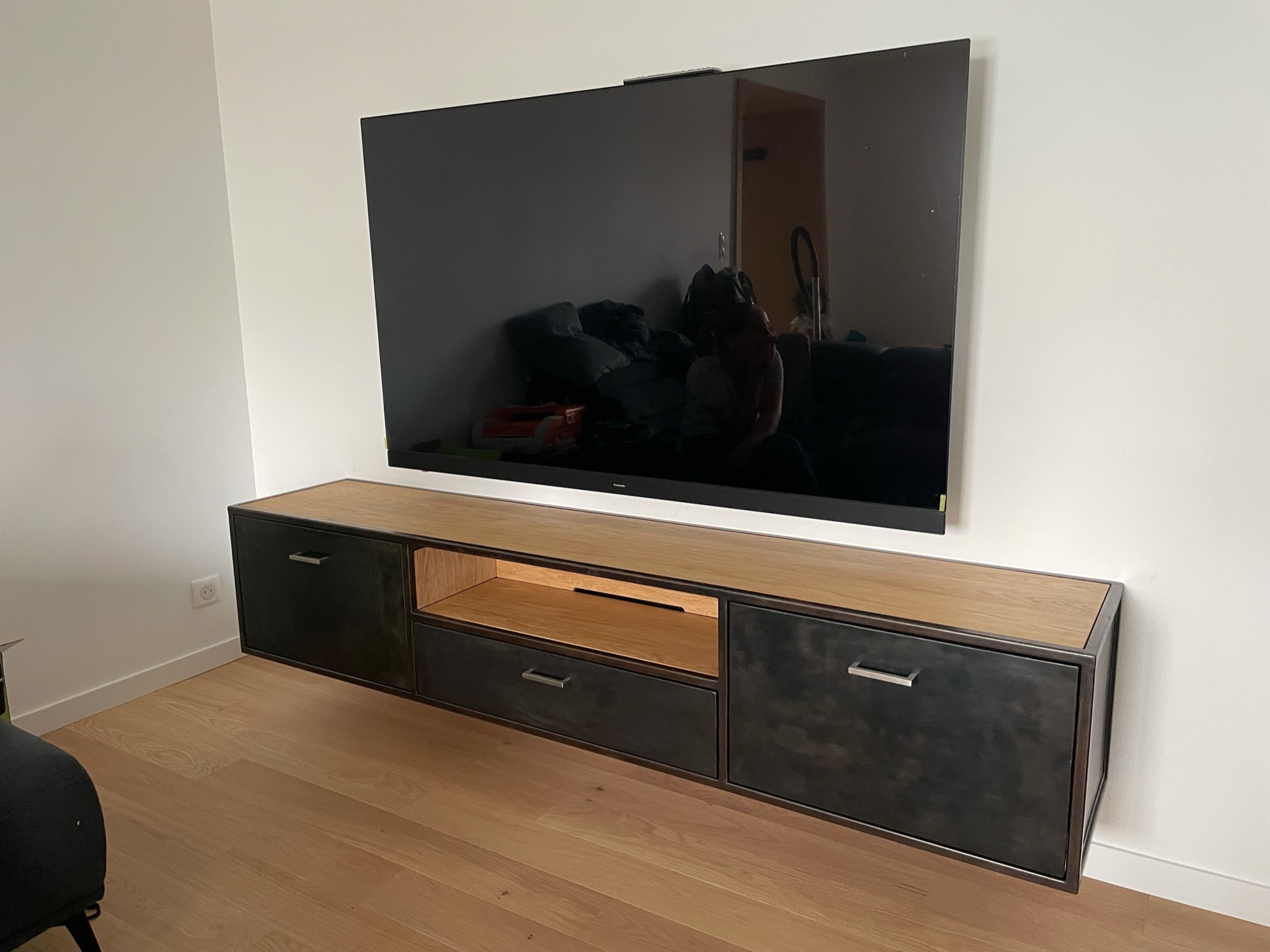 Photo montrant le meuble TV fini.